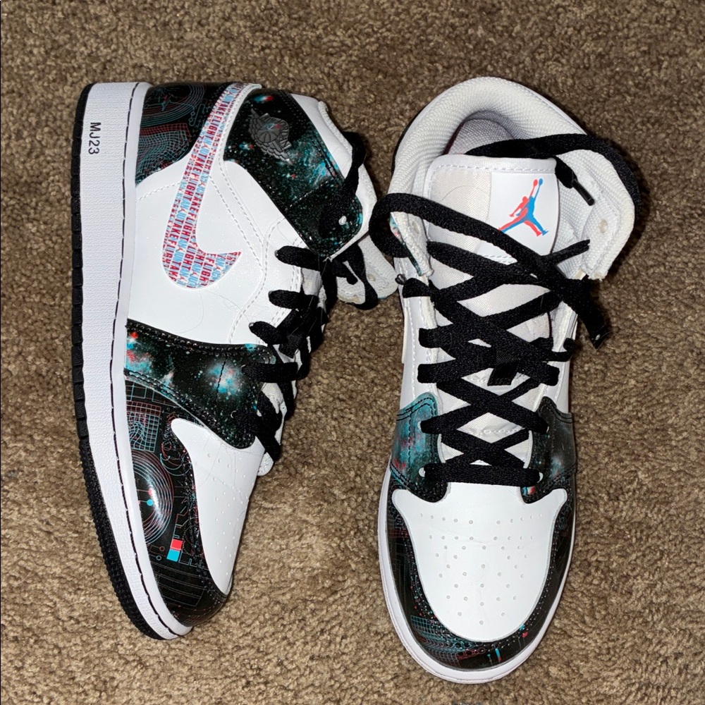 Jordan Kids White, Black & Teal Space-Print Basketball Sneakers YOUTH SIZE 6.5